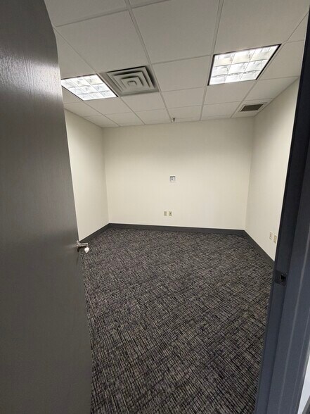 More Photos Of 588 3 Mile Rd, Grand Rapids Medical For Lease