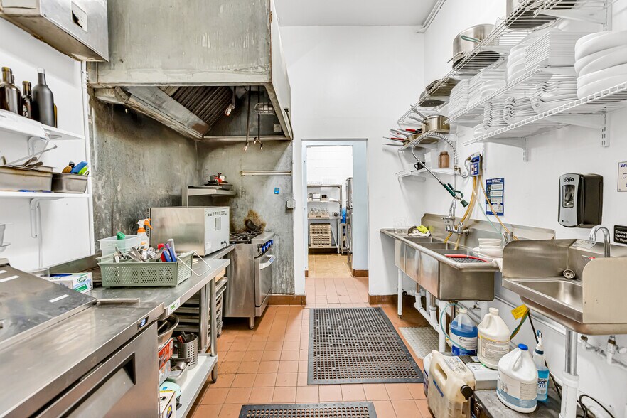 More Photos Of 1011 Del Paso Blvd, Sacramento Restaurant For Sale