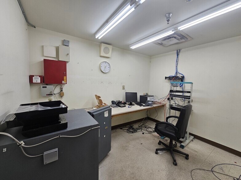 More Photos Of 15977-15981 State Route 170, Calcutta Freestanding For Lease