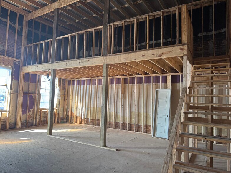 More Photos Of 116 W Solomon St, Griffin Restaurant For Lease