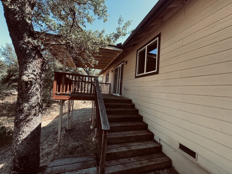 More Photos Of 5109 Smith Rd, Mariposa Office For Sale