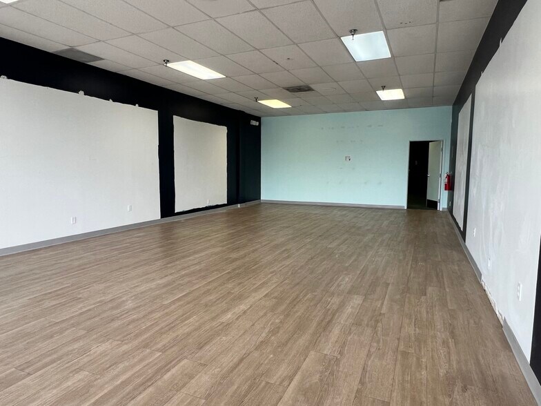 More Photos Of 100-200 W Twelve Mile Rd, Madison Heights Unknown For Lease