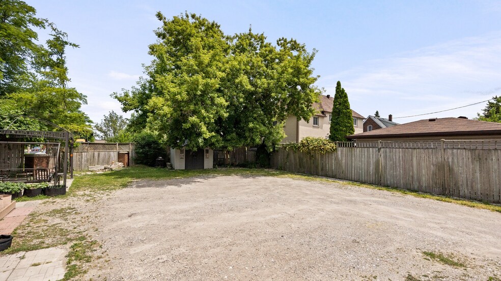 More Photos Of 4165 Tecumseh Rd E, Windsor General Retail For Sale