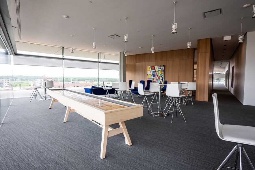 More Photos Of 1459 Grand Ave, Des Moines Office For Lease