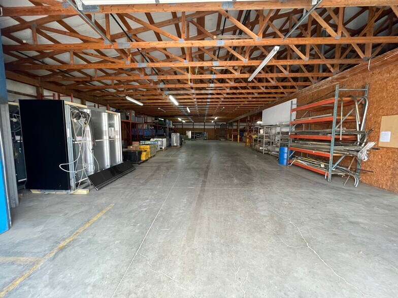 More Photos Of 134 Roger Thomas Rd, Cadiz Warehouse For Sale