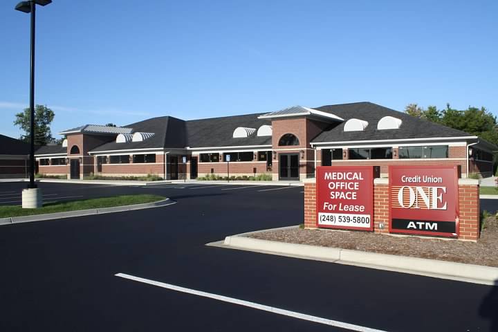 More Photos Of 6525 W Maple Rd, West Bloomfield Medical For Lease