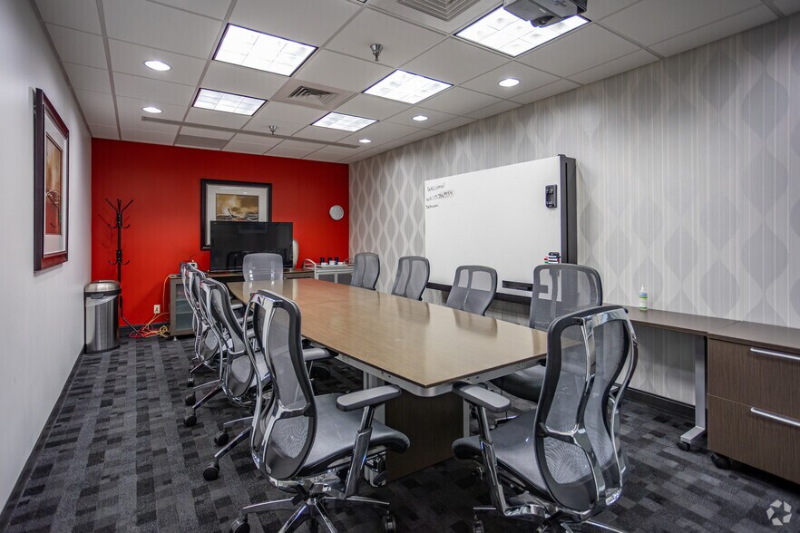 More Photos Of 800 S Gay St, Knoxville Coworking Space