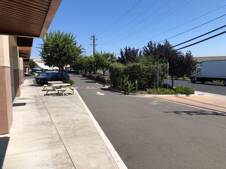 More Photos Of 26027 Eden Landing Rd, Hayward Storefront For Lease