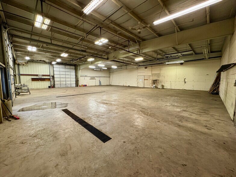 More Photos Of 2525 W Market St, Tiffin Freestanding For Lease