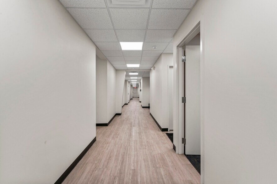 More Photos Of 4600 E Martha Truman Rd, Grandview Warehouse For Lease