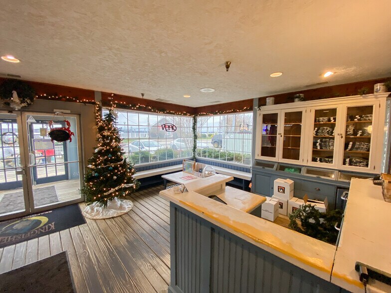 More Photos Of 14442 Solomons Island Rd, Solomons Restaurant For Lease