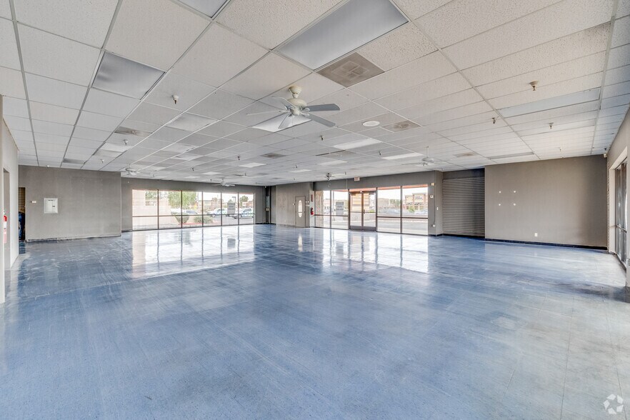 More Photos Of 1107 E Bell Rd, Phoenix General Retail For Lease