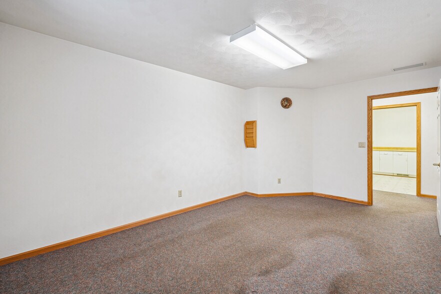 More Photos Of 219 N Canal St, Annawan Office For Sale