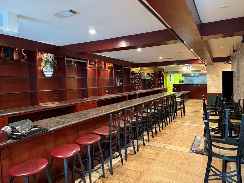 More Photos Of 737-739 N La Salle Dr, Chicago Storefront Retail Office For Lease