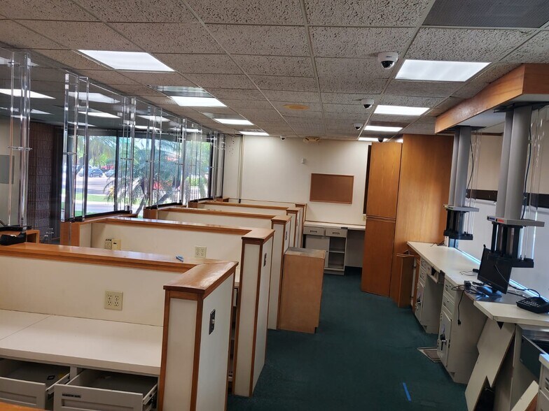 More Photos Of 1750 NE 8th St, Homestead Bank For Sale