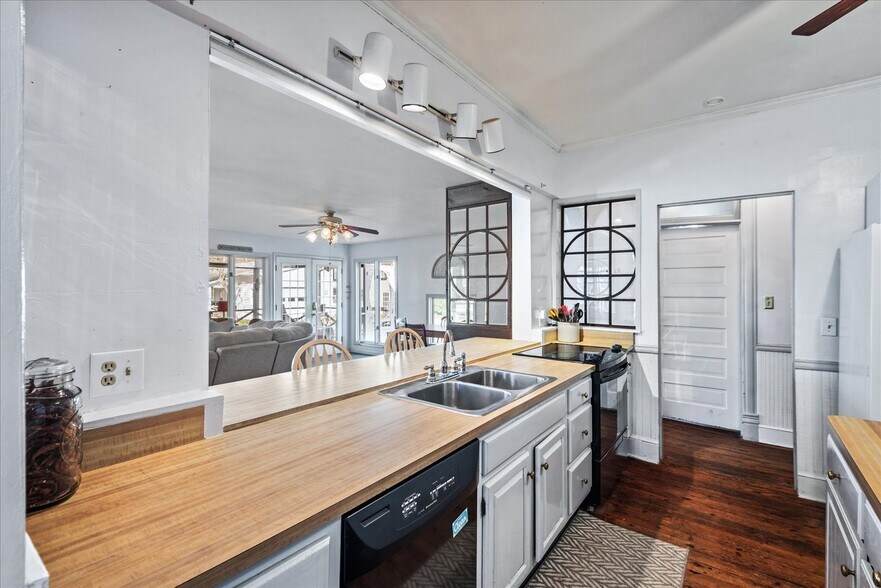 More Photos Of 115 E Broaddus Ave, Bowling Green Apartments For Sale