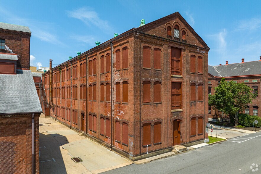 More Photos Of 2275 Bridge St, Philadelphia Unknown For Lease