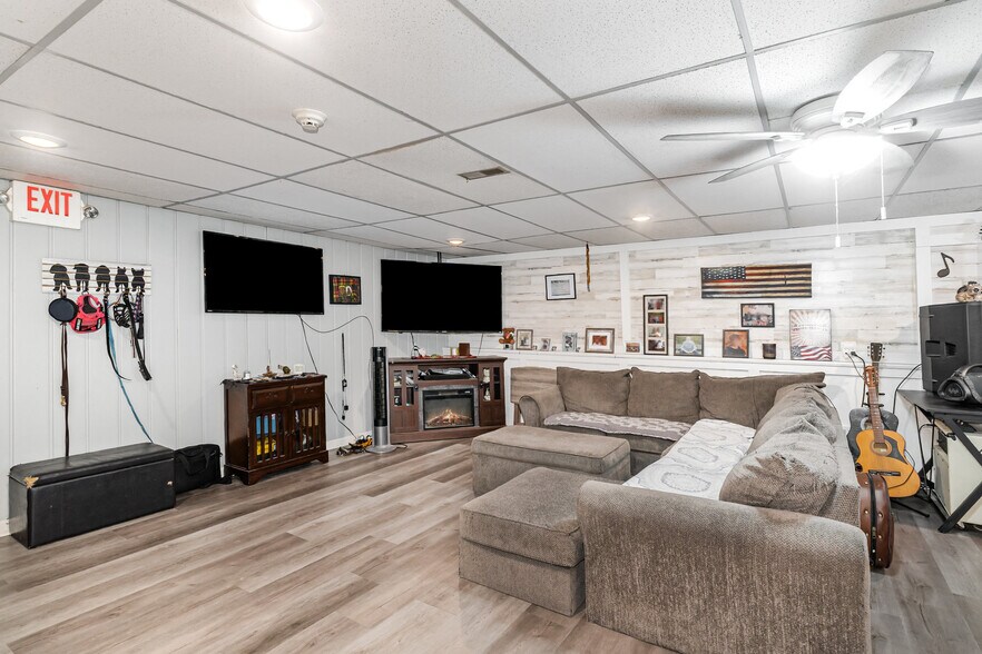 More Photos Of 2412 Midland Rd, Saginaw Service For Sale