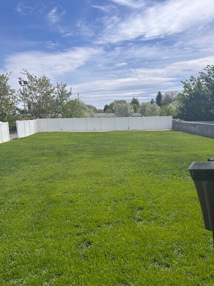 More Photos Of 523 E 5th N, Burley Bar For Sale