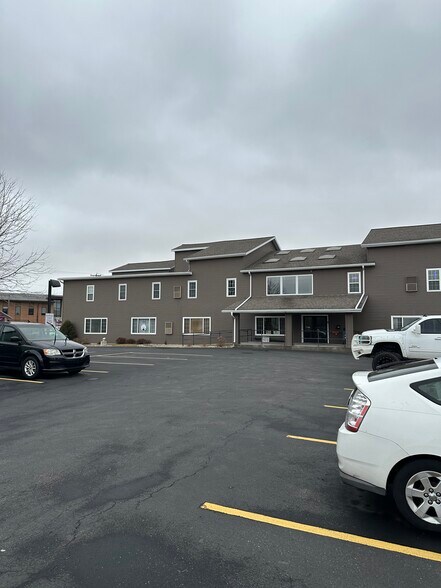 More Photos Of 311 E Wisconsin St, Portage Office For Lease