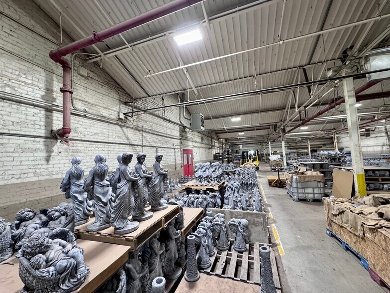More Photos Of 510 N Pearl St, Macomb Industrial For Sale