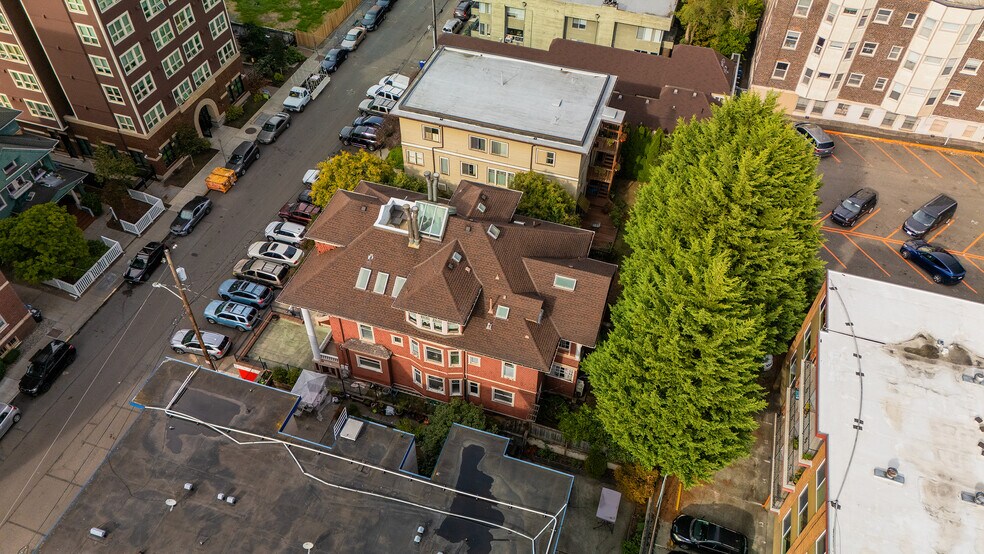 More Photos Of 1712 Belmont Ave, Seattle Apartments For Sale