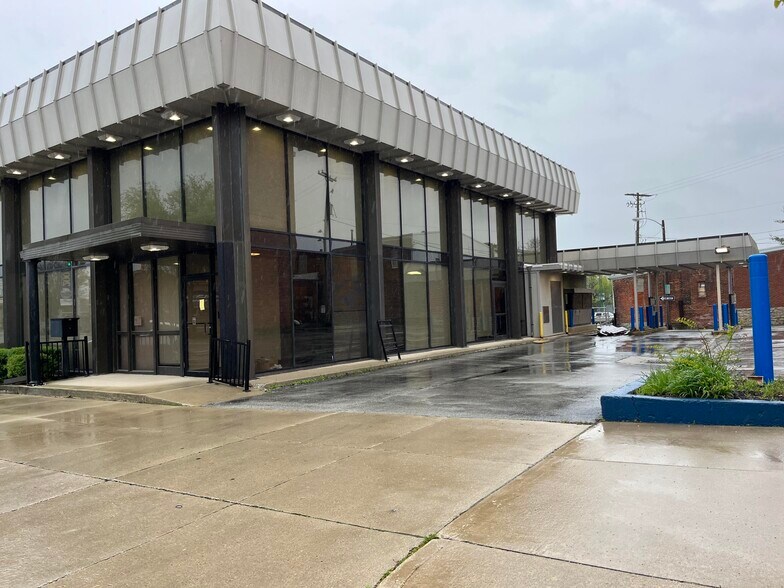 More Photos Of 125 W Spring St, Saint Marys Bank For Sale