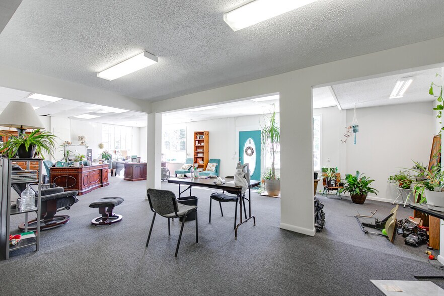 More Photos Of 10211 Chamberlayne Rd, Mechanicsville Freestanding For Lease