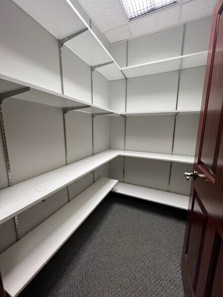 More Photos Of 10-24 Remick Blvd, Springboro Medical For Sale