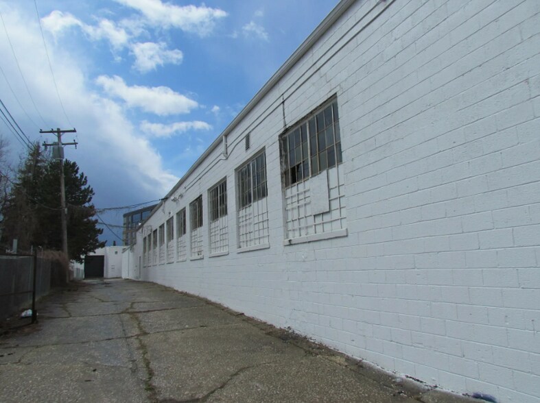 More Photos Of 1301 Leverette St, Detroit Industrial For Lease
