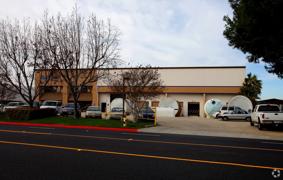 More Photos Of 13435 Estelle St, Corona Warehouse For Lease