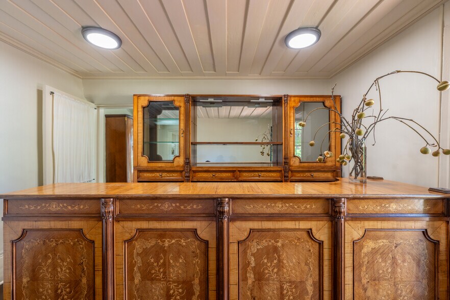 More Photos Of 502 Pierce St, Monterey Office For Sale