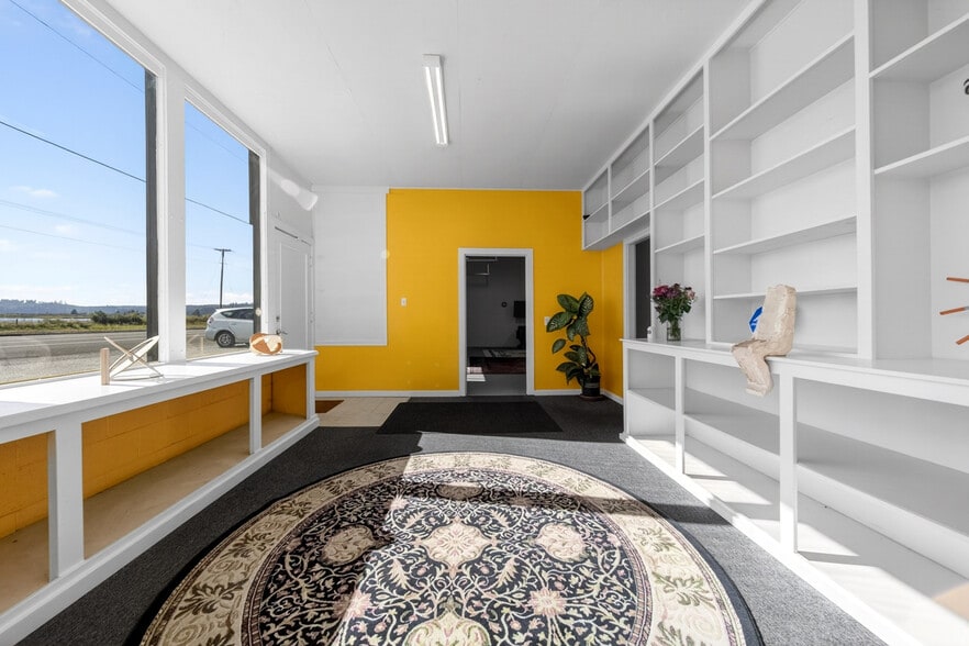 More Photos Of 77231 Highway 101, Gardiner Storefront Retail Residential For Sale