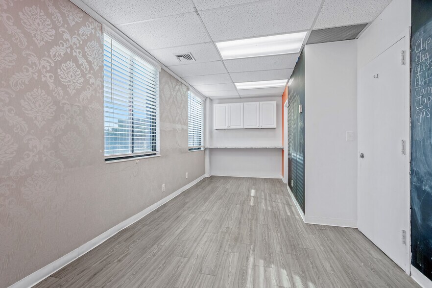 More Photos Of 30 S Ocean Ave, Freeport Loft Creative Space For Lease