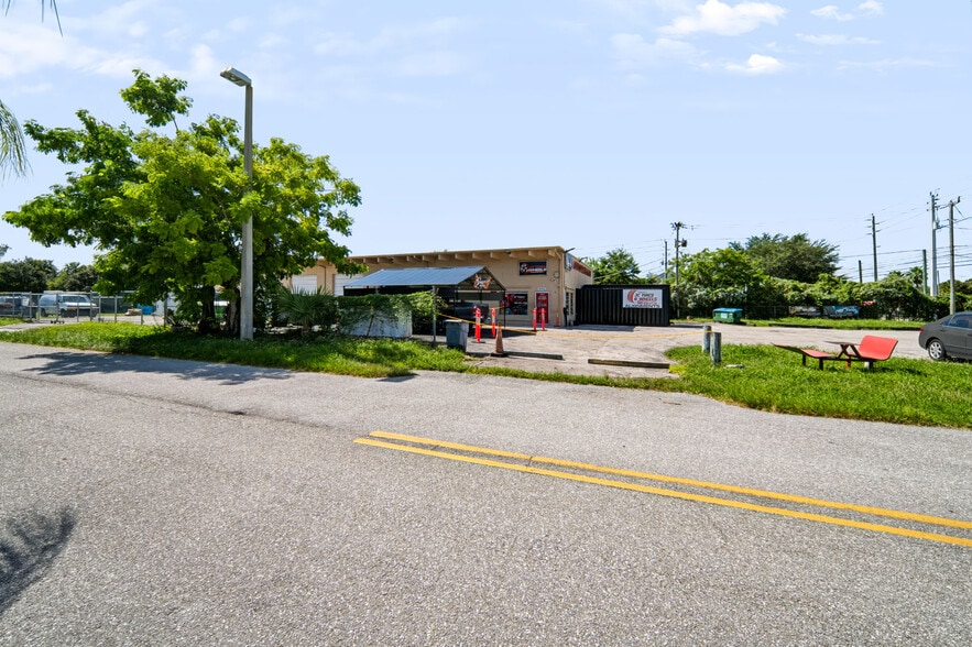 More Photos Of 2422 N Military Trl, West Palm Beach Warehouse For Sale