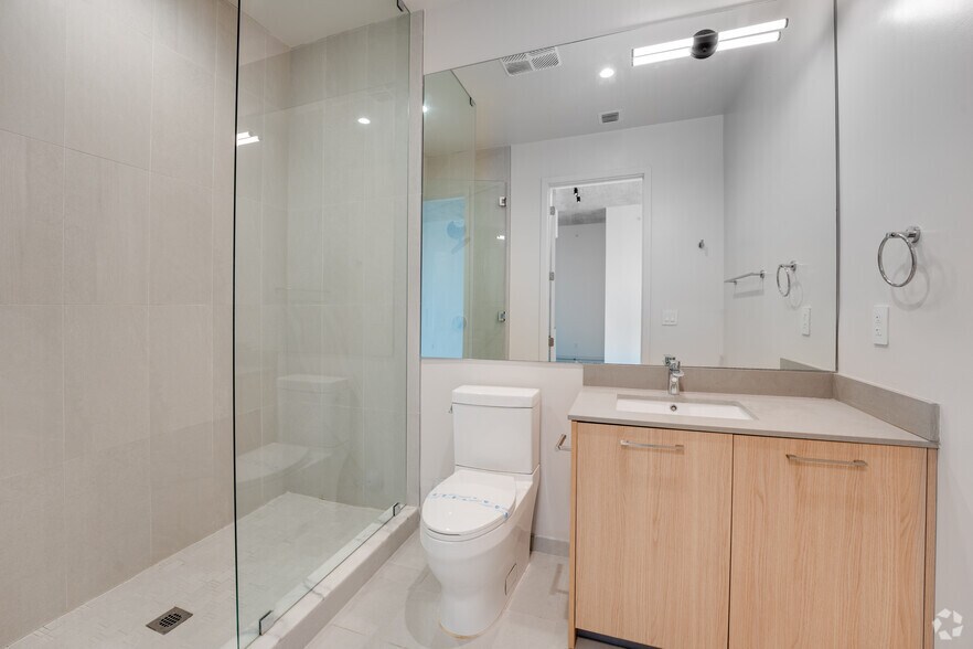 More Photos Of 127 NW 27th St, Miami Unknown For Lease