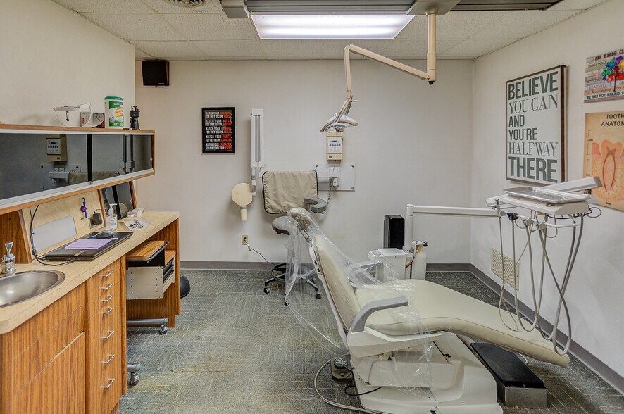 More Photos Of 607 E Lyons St, Marissa Medical For Sale