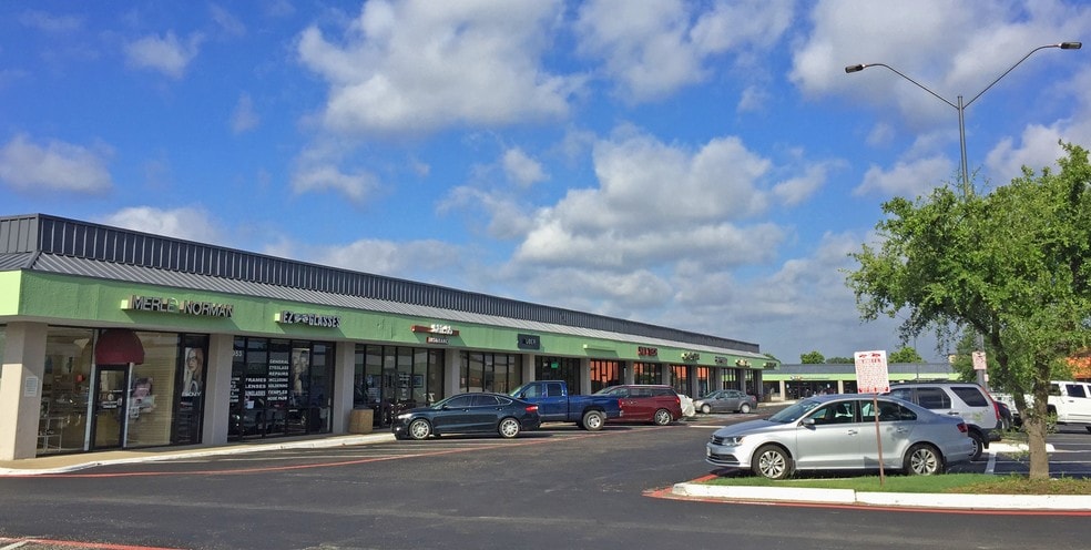 More Photos Of 2963-3055 W 15th St, Plano Unknown For Lease