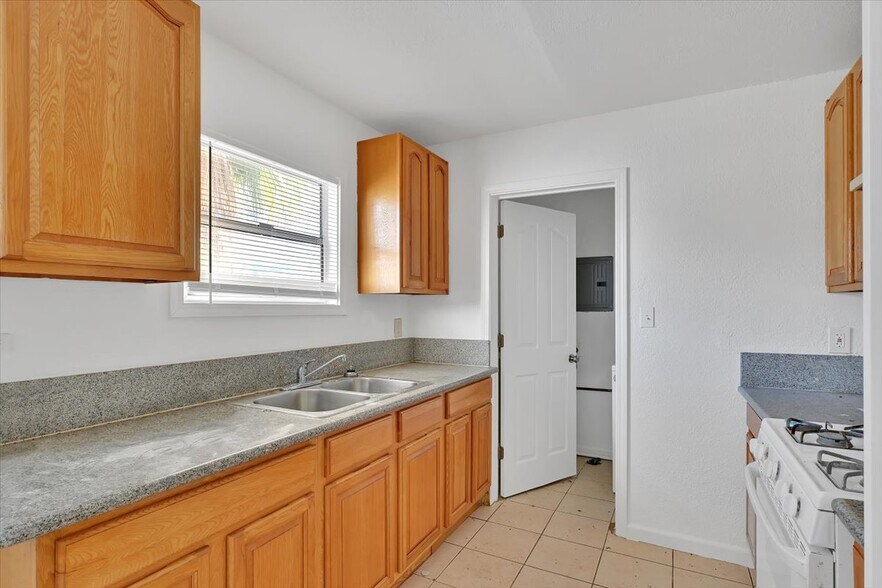 More Photos Of 2611 Alhambra, Sacramento Multifamily For Sale