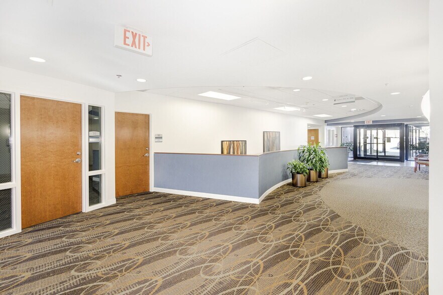 More Photos Of 10 Enterprise Blvd, Greenville Medical For Lease