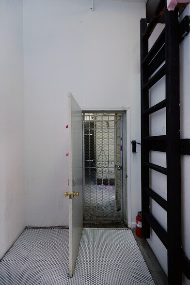 More Photos Of 3049-3075 24th St, San Francisco Apartments For Lease