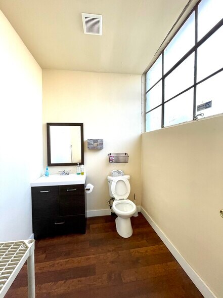 More Photos Of 3427 4th Ave S, Seattle Warehouse For Lease