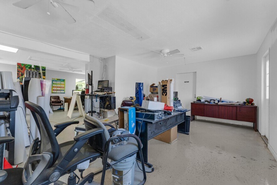 More Photos Of 4611 SW 44th Ave, Dania Warehouse For Lease