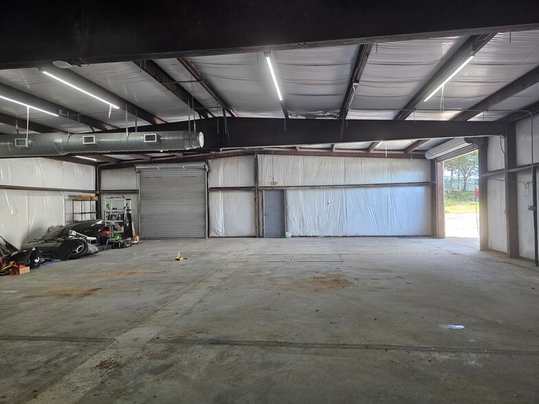 More Photos Of 1006 Magnolia St, Mansfield Warehouse For Lease
