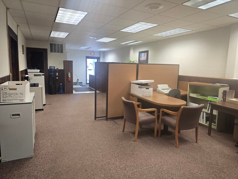 More Photos Of 720 5th Ave, Antigo Office For Sale