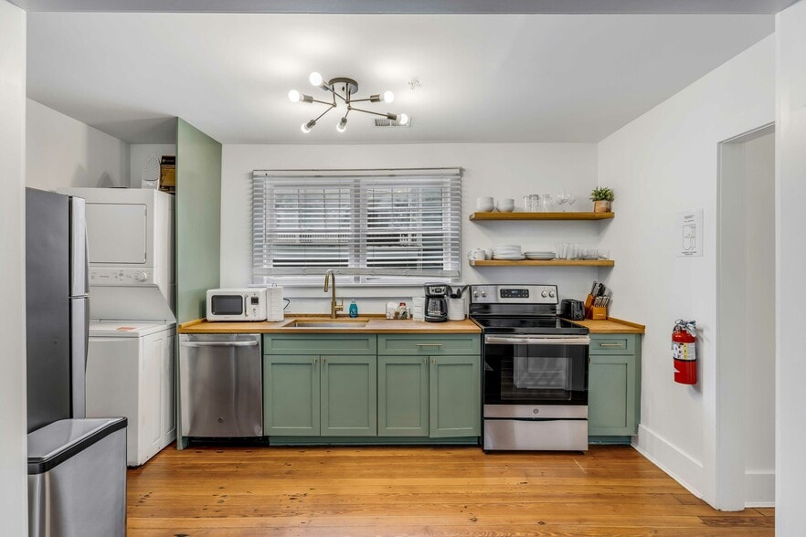 More Photos Of 140 Spring St, Charleston Hospitality For Sale