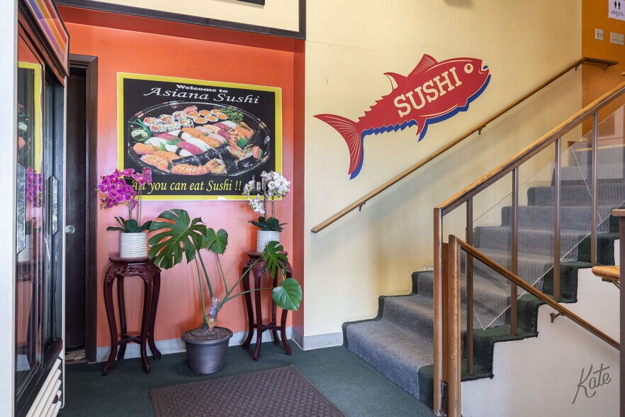 More Photos Of 2001 Airport Way, Fairbanks Restaurant For Sale