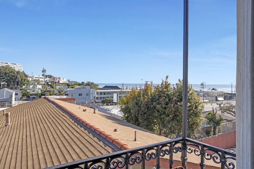 More Photos Of 153-157 W Channel Rd, Santa Monica Apartments For Sale