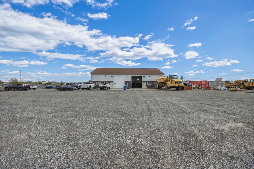 More Photos Of 2213 Henderson Loop, Richland Warehouse For Sale