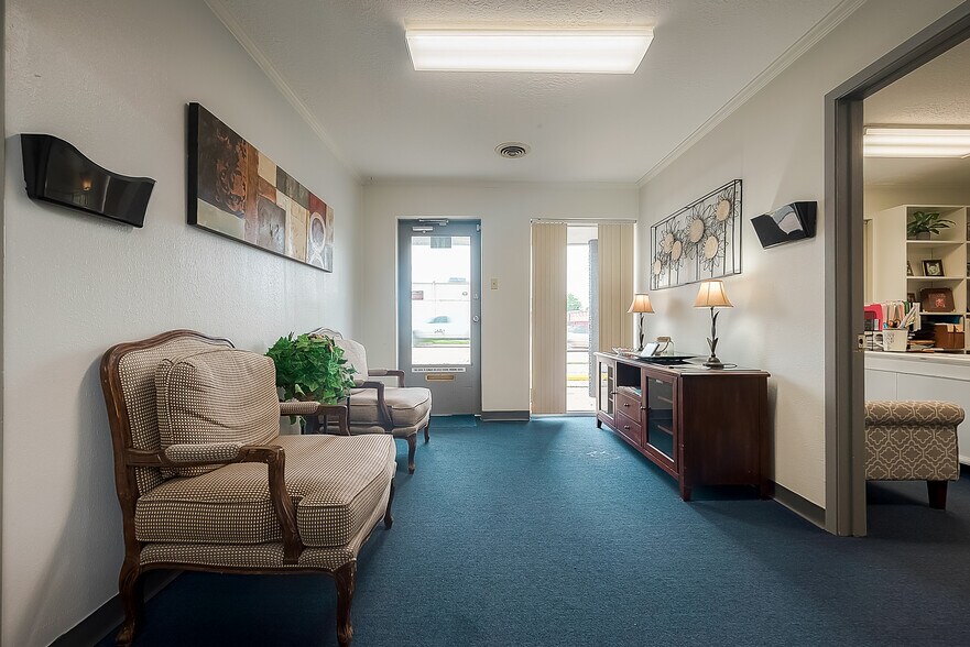 More Photos Of 208-214 E X St, Deer Park Medical For Lease